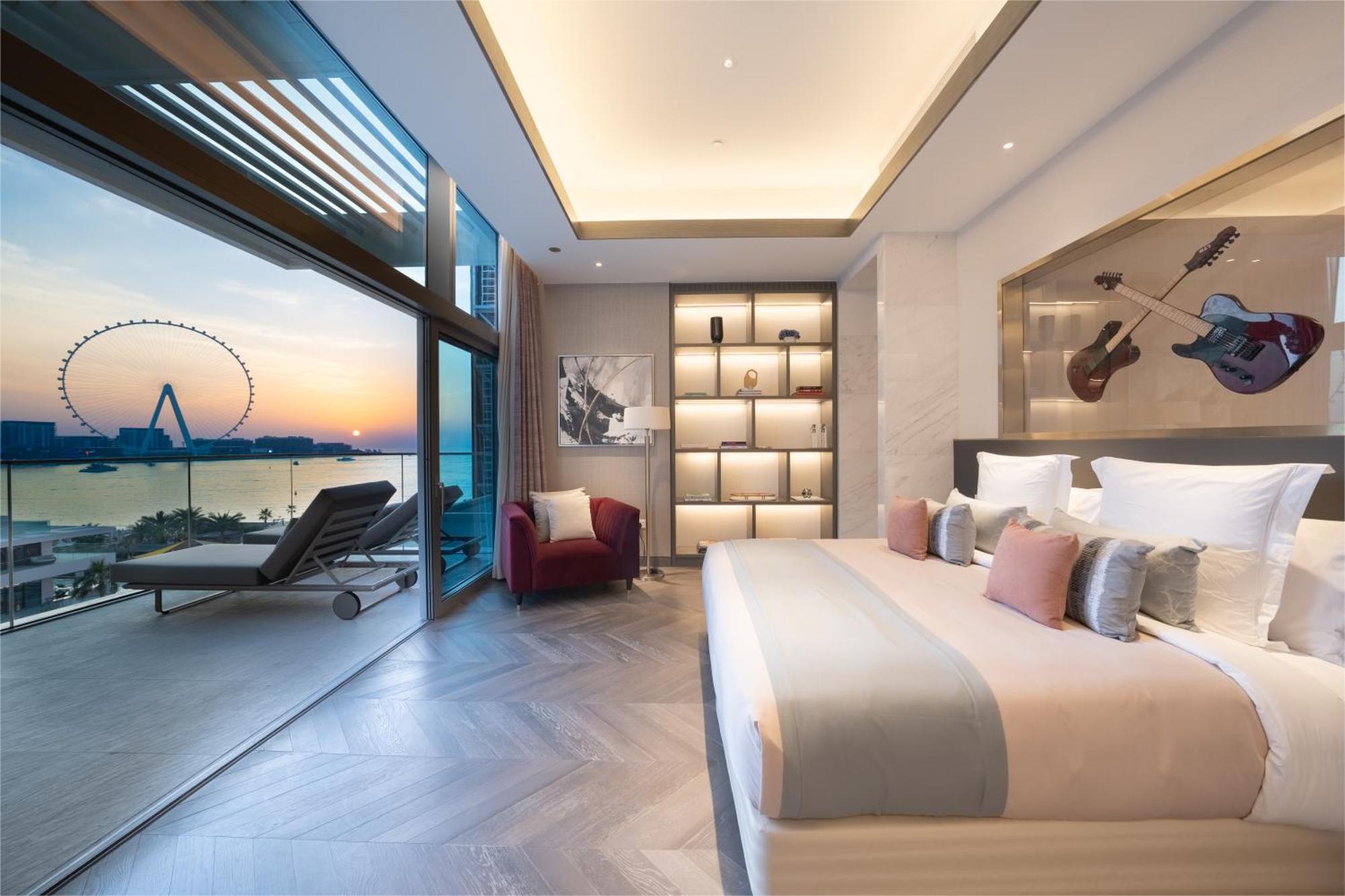 Hotel Five Luxe Dubaj Exteriér fotografie The bedroom of a Sky Suite