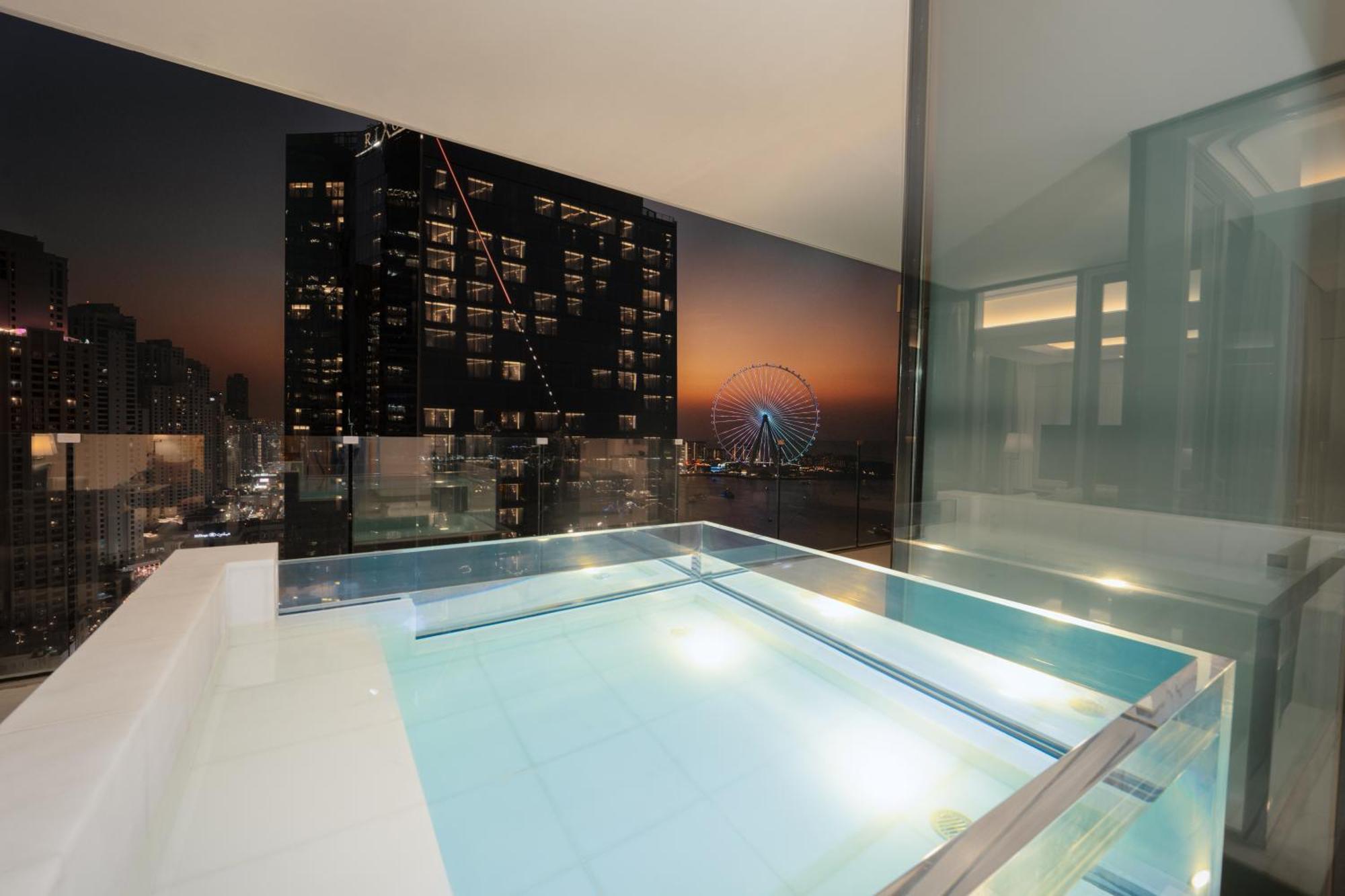 Hotel Five Luxe Dubaj Exteriér fotografie Sky Pool