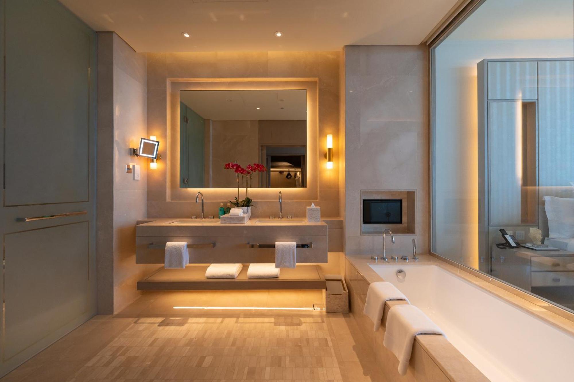 Hotel Five Luxe Dubaj Exteriér fotografie Bathroom