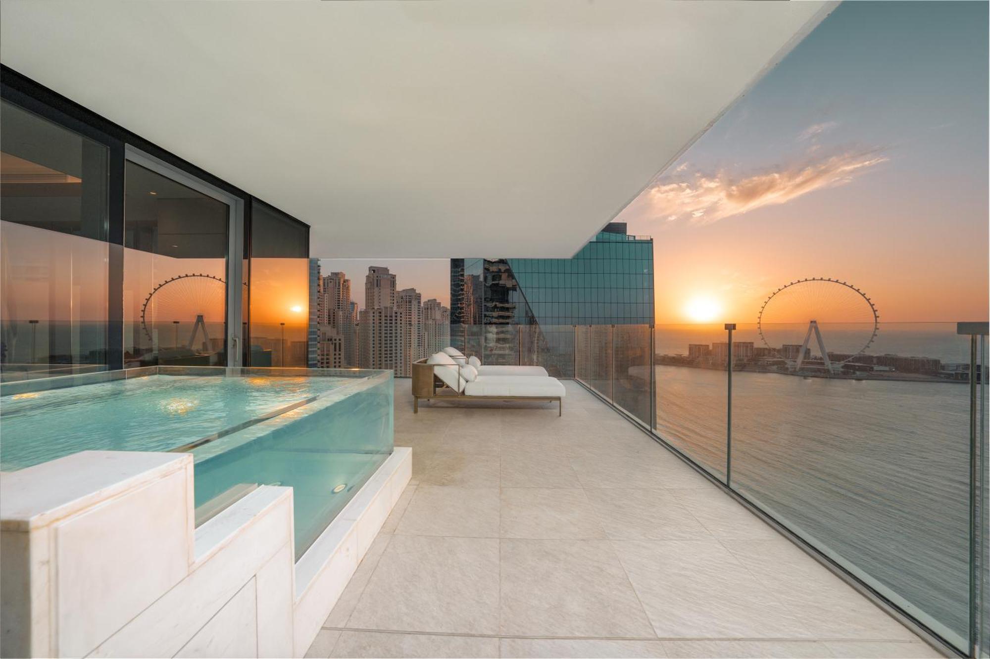 Hotel Five Luxe Dubaj Exteriér fotografie Sky Pool at The View